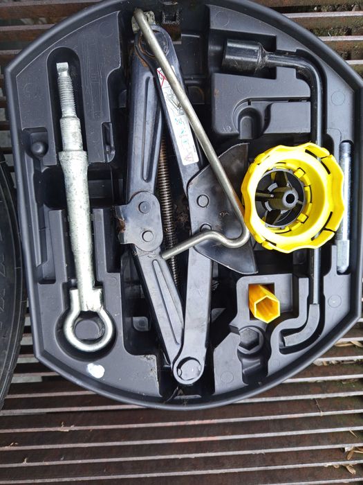 резервна гума патерица Пежо Ситроен 15 цола 4х108, 16 ц. пълноразмерна