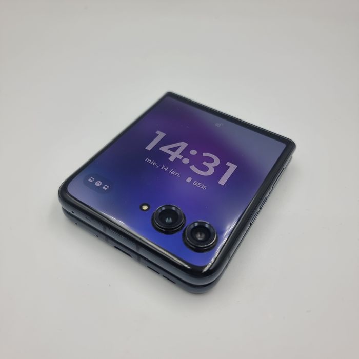 Amanet F28: Telefon Motorola Moto RAZR 50 Ultra