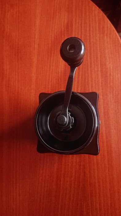 Нова ръчна мелничка за мелене на кафе, подправки.