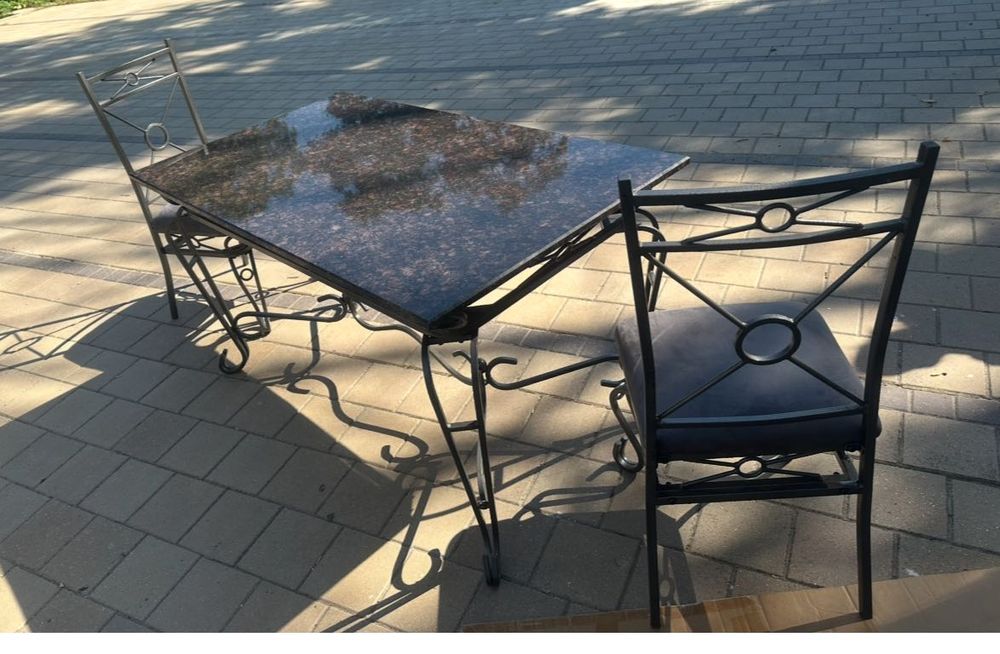 6 стола с Маса от ковано желязо с гранитен плот