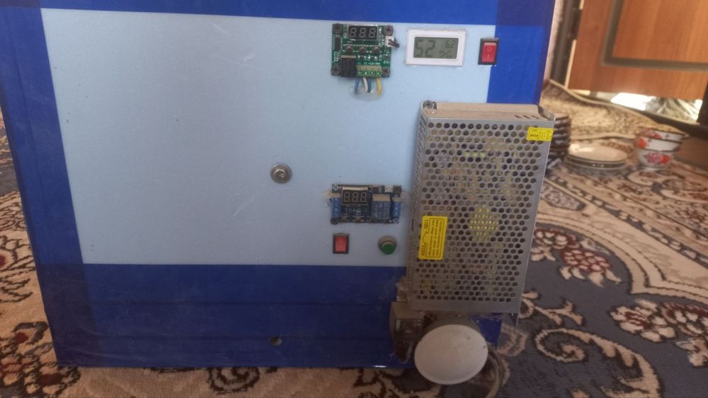 Inkubator sotiladi 100 talik bir maratta ishlatilgan