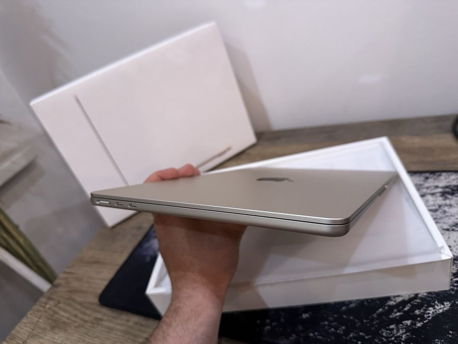 Macbook Air M2 8/256 starlight