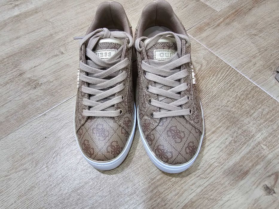 Дамски кецове Guess