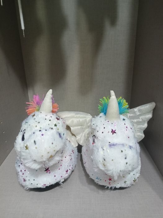 Papuci pufoși unicorn
