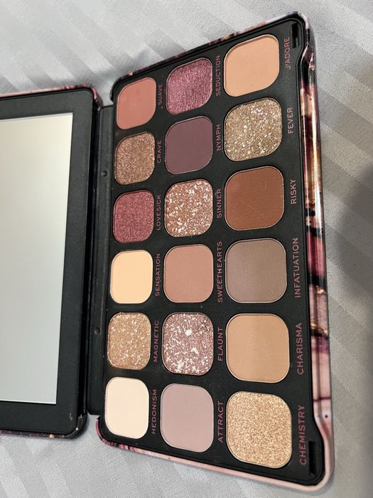 Revolution Allure палитра сенки за очи