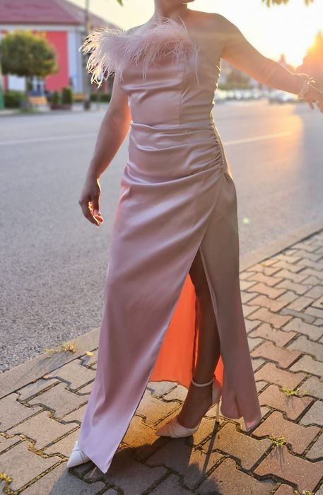 Vând rochie lunga roz pudră