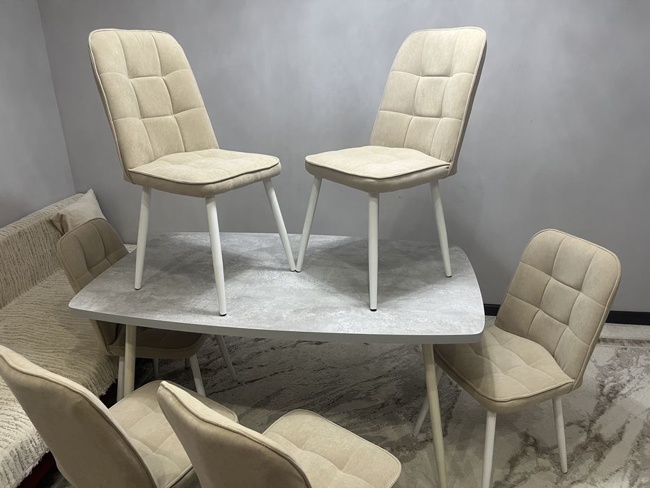 Кухонный стол со стульями