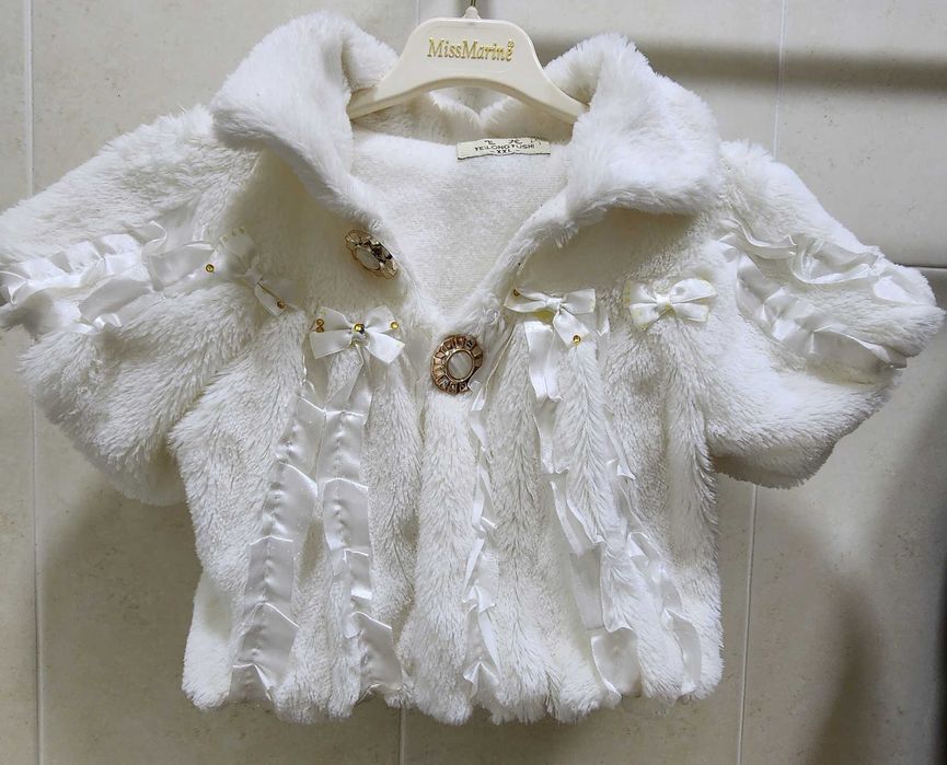 Болеро (накидка ) белого цвета из искусственного меха для девочки