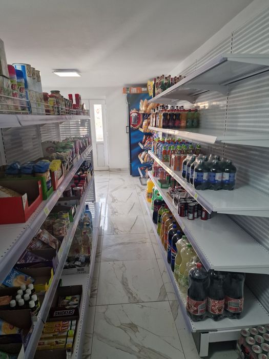 Vind rafturi metalice pentru magazin