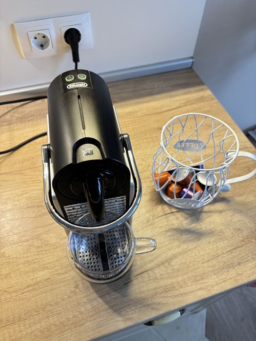 Нова цена: Кафе машина Delonghi Nespresso Pixie Titan