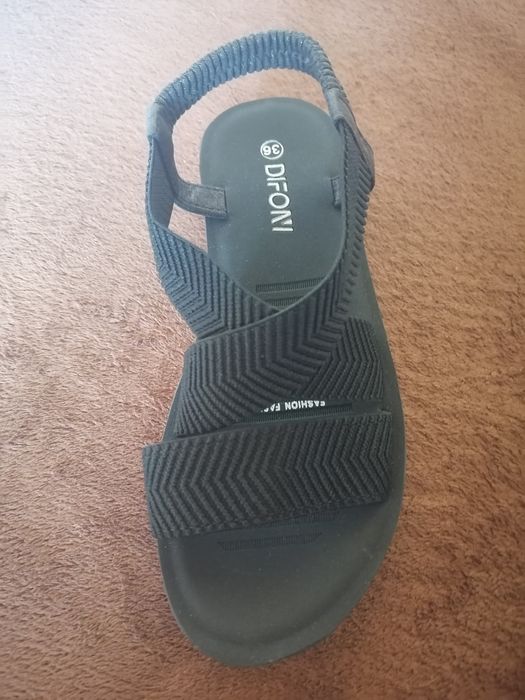 Нови дамски черни  сандали 36 размер