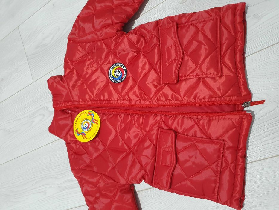 Geacă roşie România 104