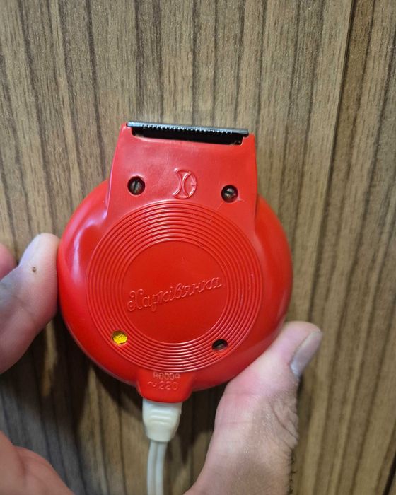 Электробритва триммер  "Харьковчанка ". Производства СССР.