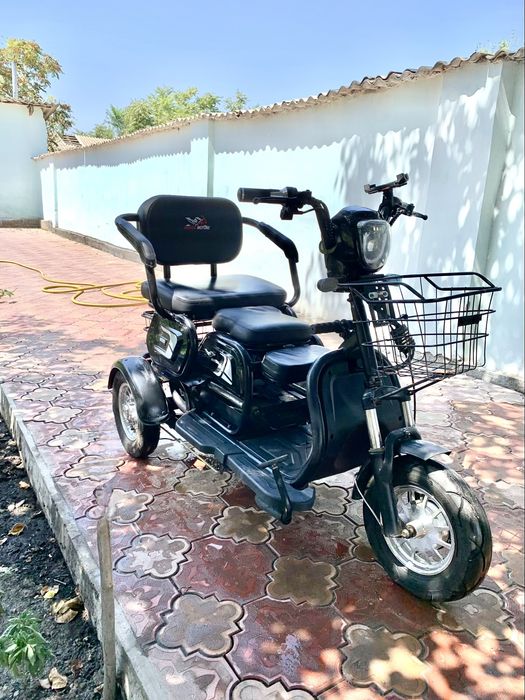 Уч балонли скутер