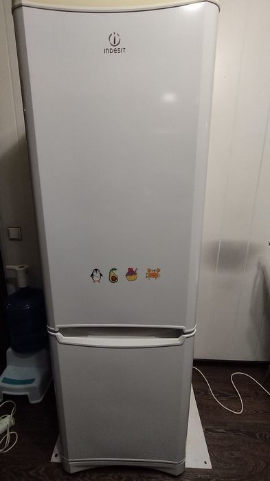 Холодильник Indesit