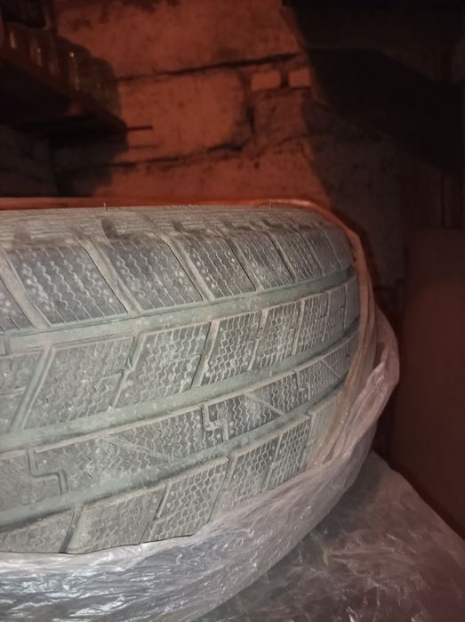 Продам зимние шины липучка
