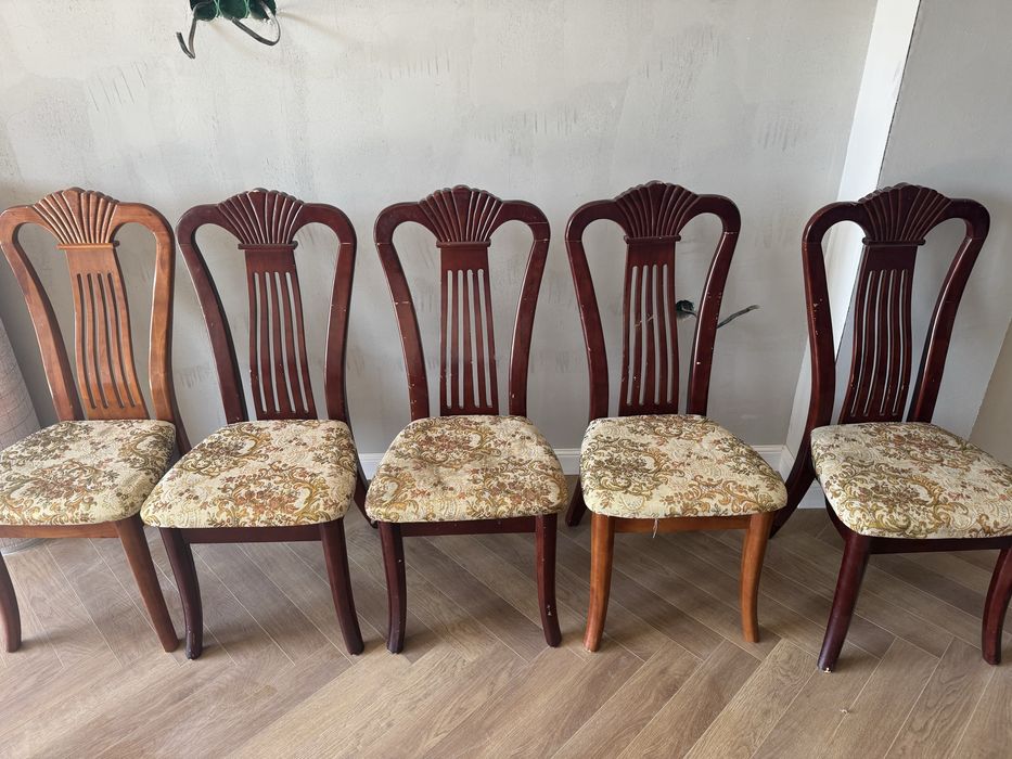Продам стулья для гостиной