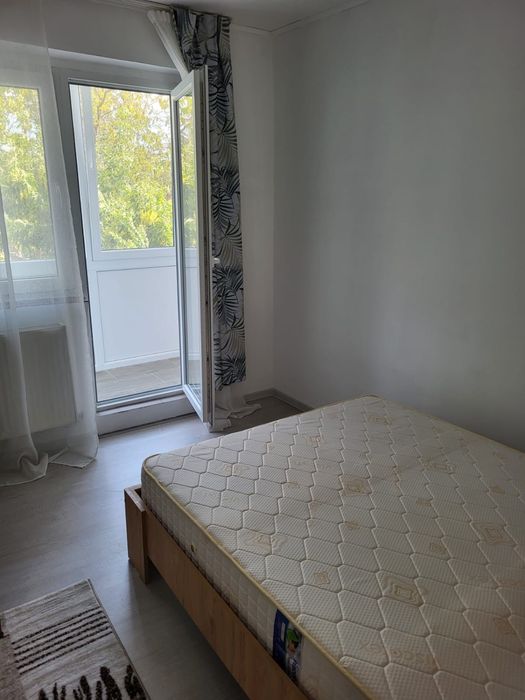 Proprietar, inchiriez apartament cu doua camere renovat