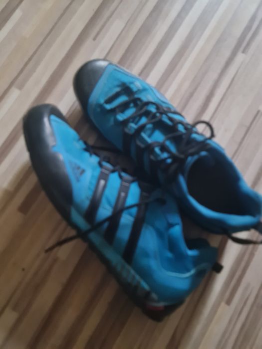 Vand Adidași marimea 46