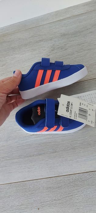 Pantofi Adidas noi, mărimea 21