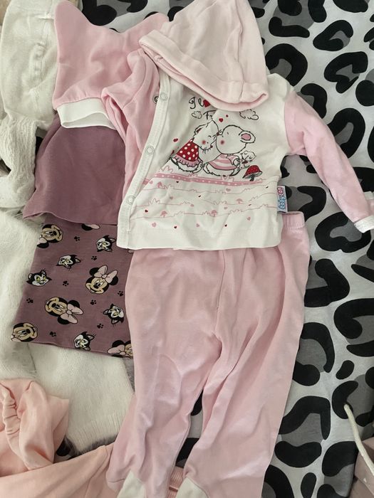 Lot haine aprox 40 piese, stare buna, 56-62 cm bebe 1-6 luni vedeti pozele
