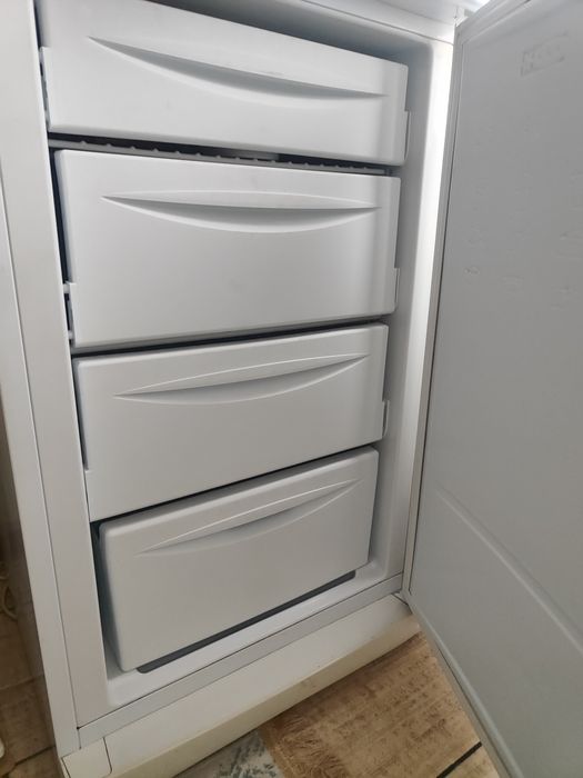 Продам морозильник