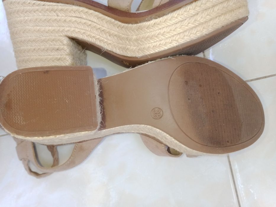Sandale elegante, comode, 50 lei preț negociabil