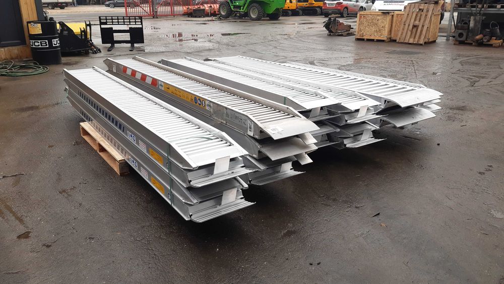 Rampe cu bordura din aluminiu 3,5 m capacitate 9.6 t - Stoc Brasov