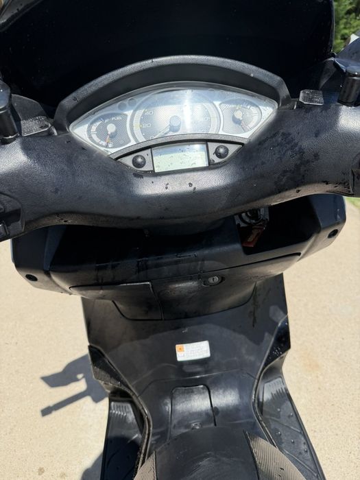 Продавам ЯМАХА Х-МАХ 125 2009г Всичко по мотора е прегледано нова боя