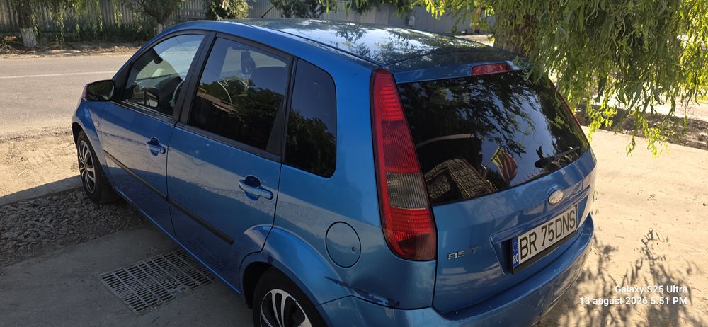 Vând Ford fiesta