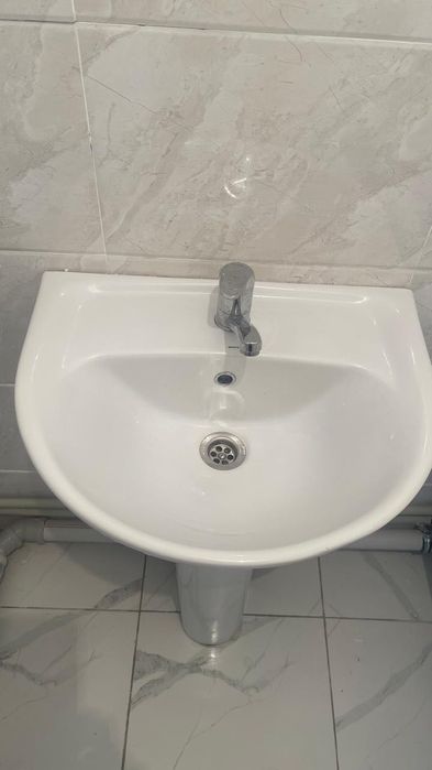 Раковина на ножке