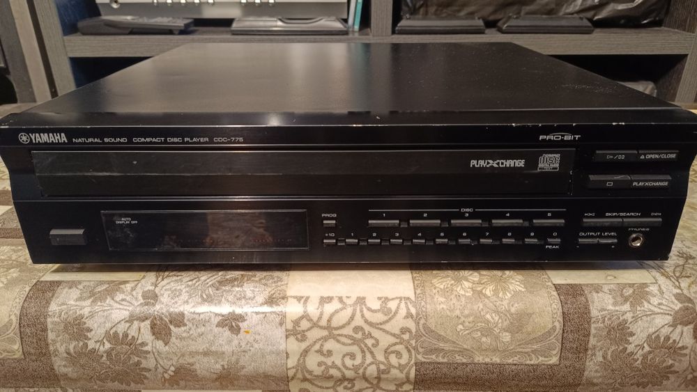 Проигрыватель Yamaha CDC-775