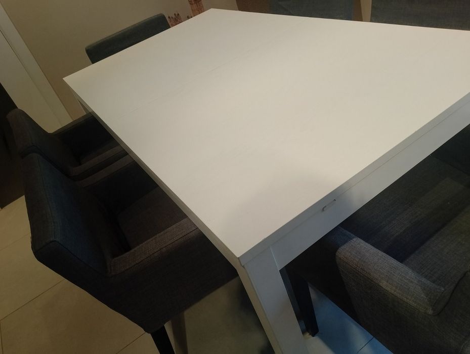 Маса за трапезсрия с 6 стола и бонус 4 стола за бар плот