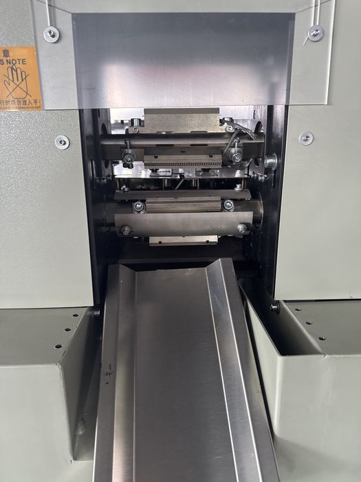 Горизонталная упаковычная машина ( кекс вафли И тд)