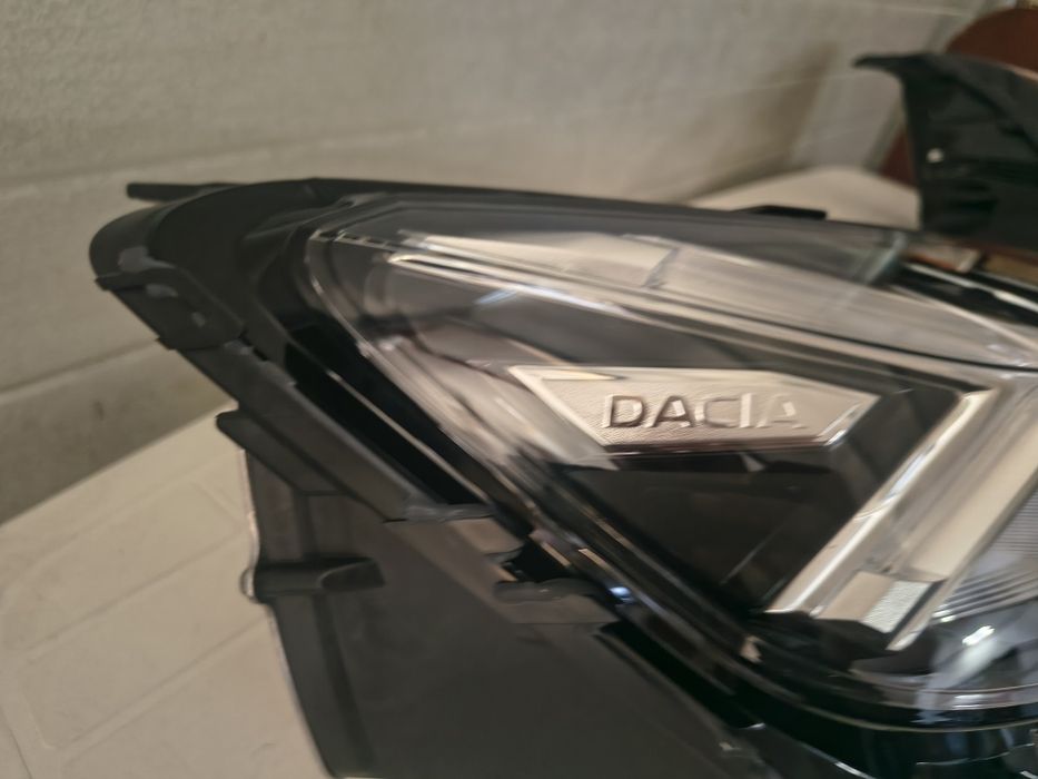 Far dreapta și stânga Dacia Logan III, Sandero III, Jogger- 260106343R, 260605033R