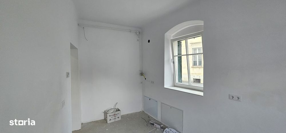 Vand spatiu cu intrare din strada,pretabil cabinete medicale,Pta Cibin