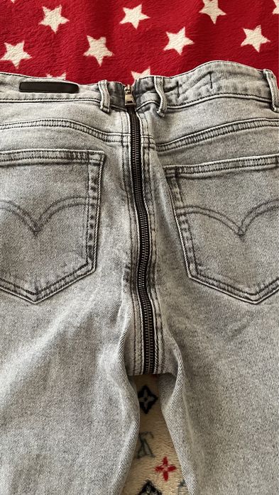 Джинсы с замком