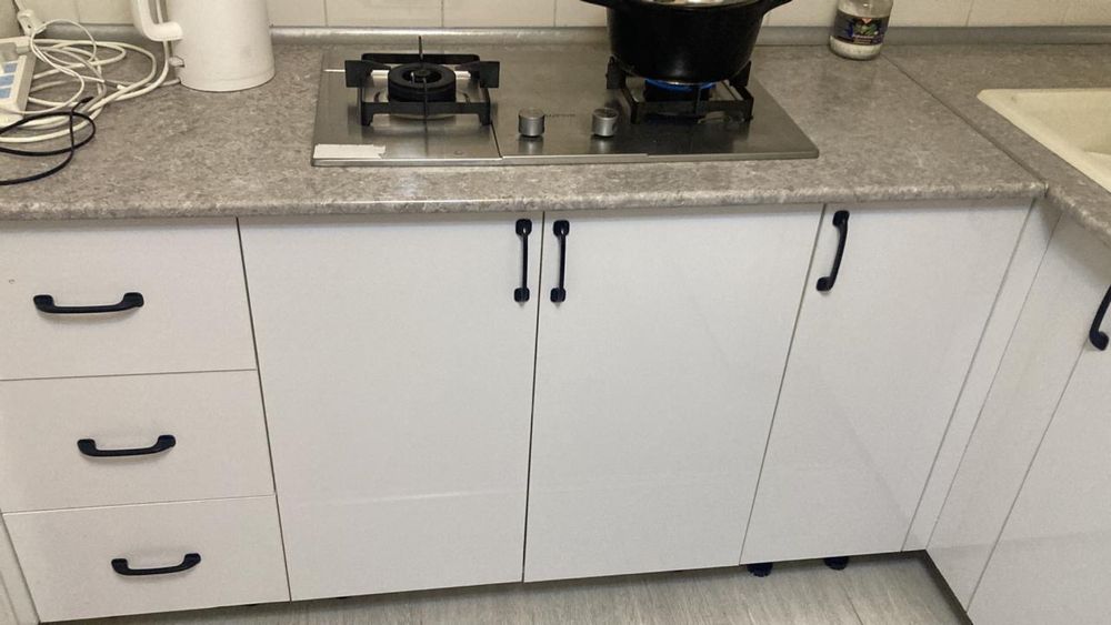 Алам деушілер болса, кухонный гарнитур бар.