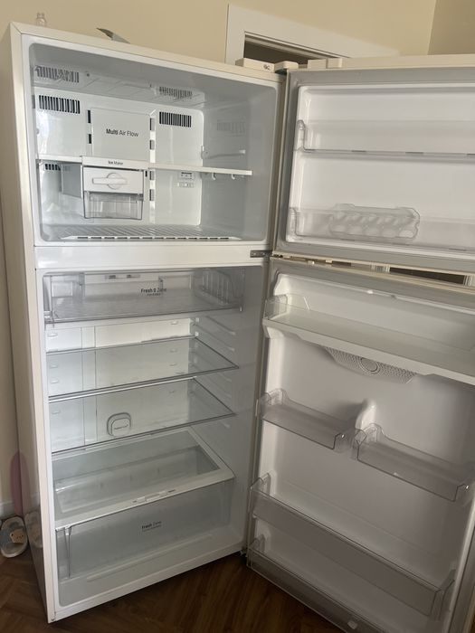 Продам большой холодильник LG