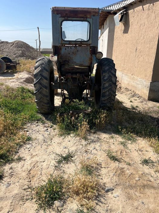 Traktor sotiladi