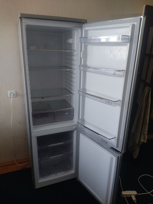 Холодильник Артель сотилади