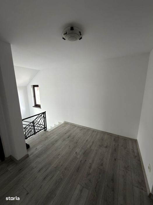 Casa D+P+E la intrare in Curtesti