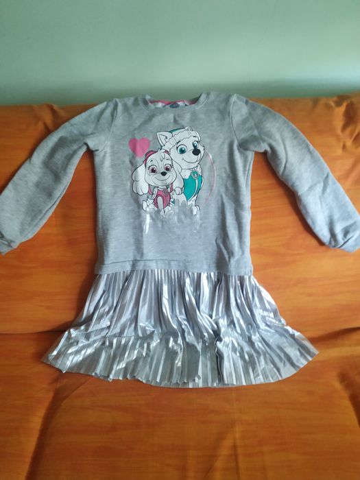 Vând rochițe 116-128-140