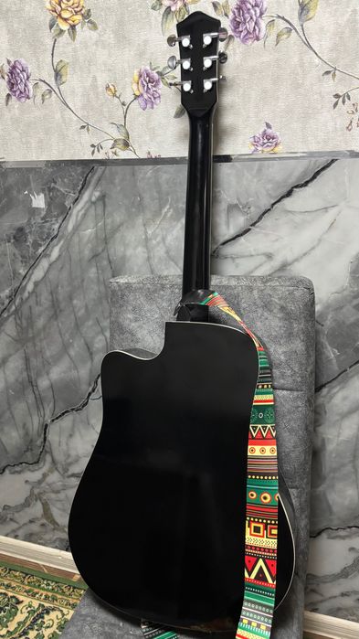 Гитара электроакустическая