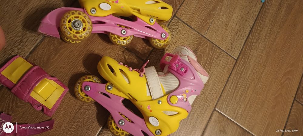 Set role cu genunchiere, cotiere și protecții palme