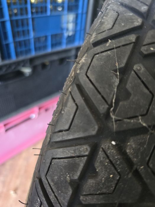 Продавам  Резервна  Гума Патерица