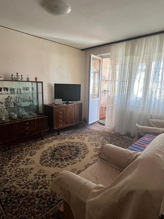 Inchiriez apartament 2 camere onesti 1.100 lei