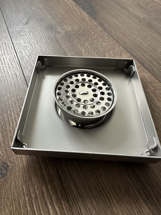 Scurgere podea baie crom