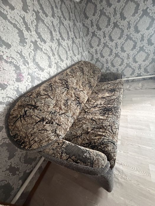 продается диван с мини диваном и креслой