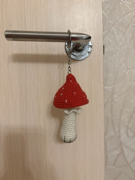 Брелок мухомор новый